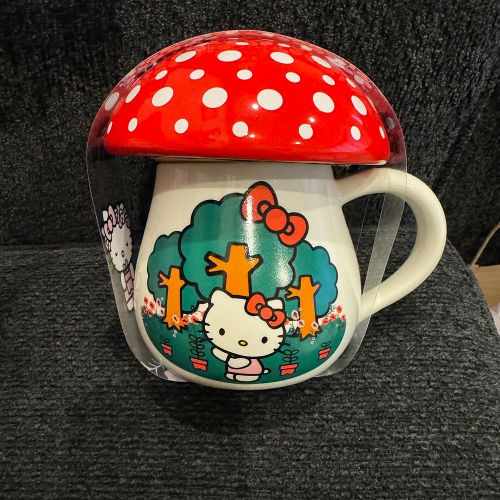 BNWT HELLO KITTY MUSHROOM MUG WITH LID